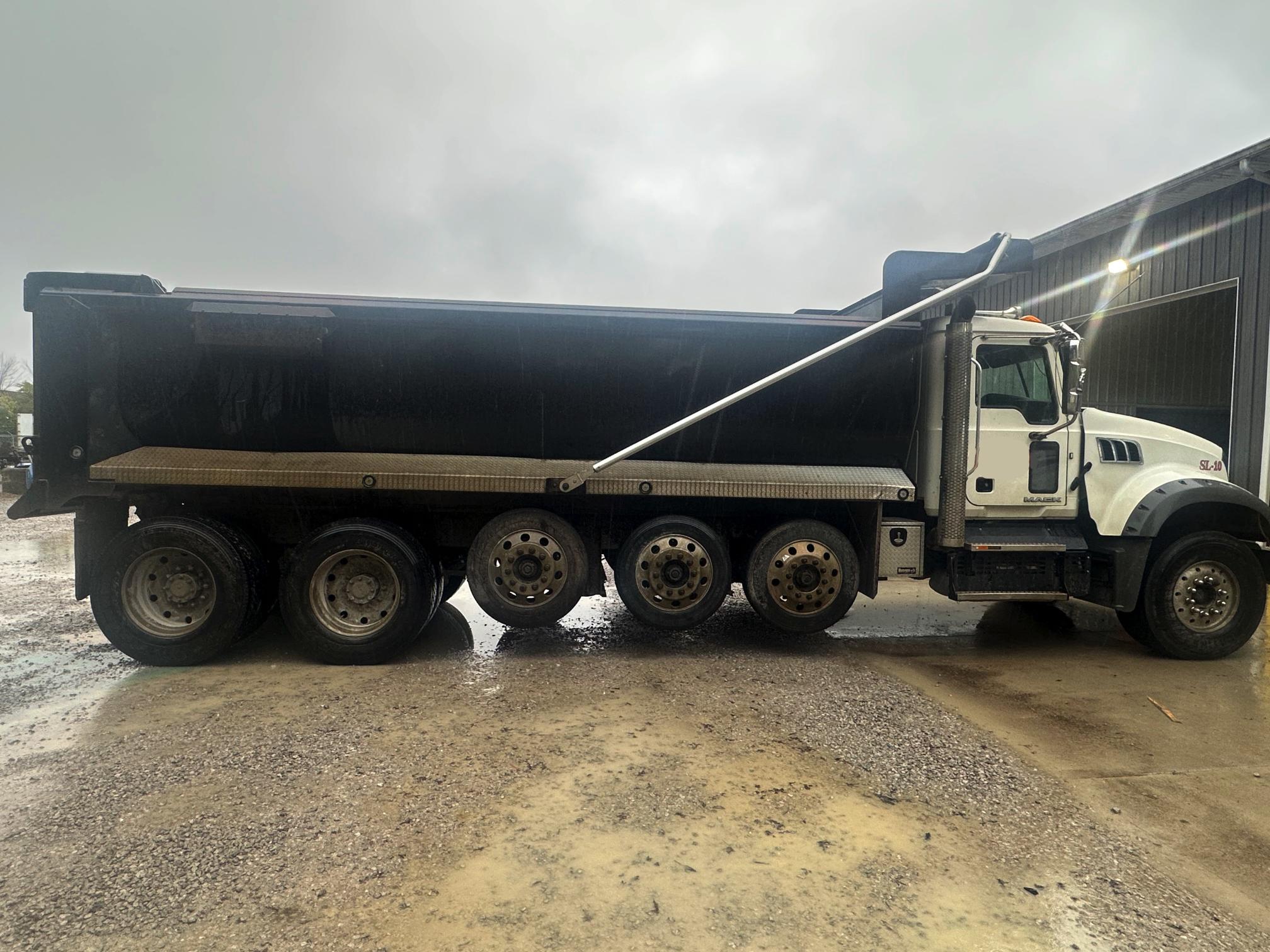 2018 MACK Granite GU713 - Image 7
